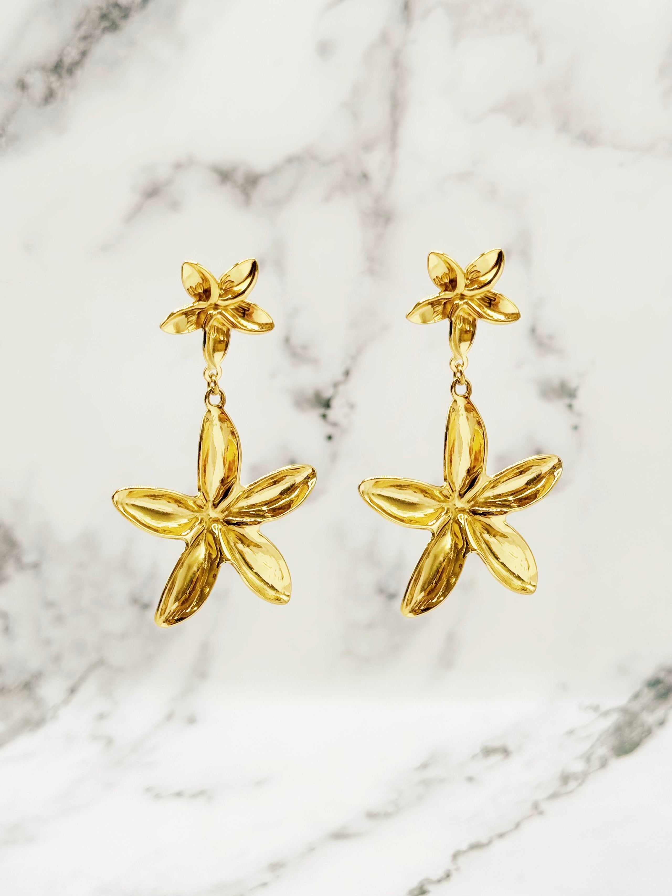 The Double Flower Earrings in Gold
