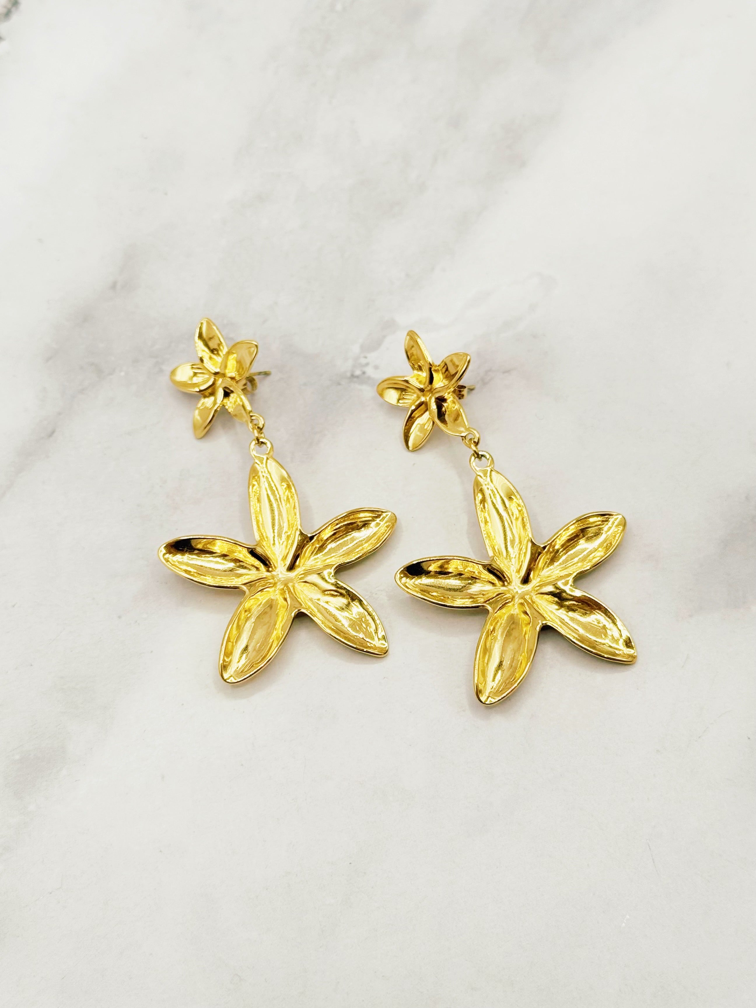 The Double Flower Earrings in Gold