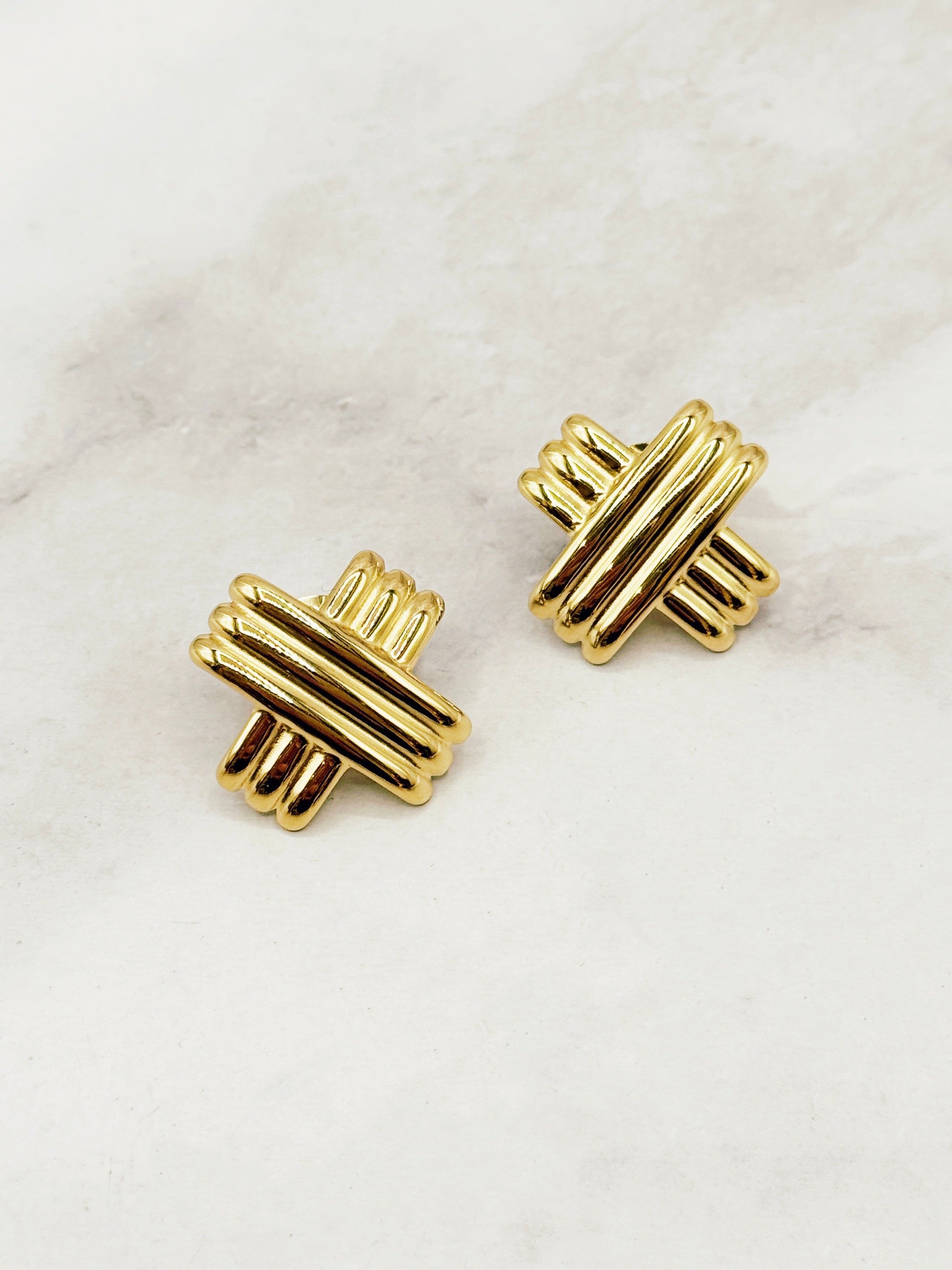 The Criss-Cross Earrings in Gold
