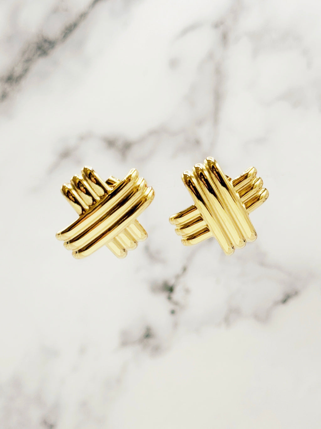 The Criss-Cross Earrings in Gold