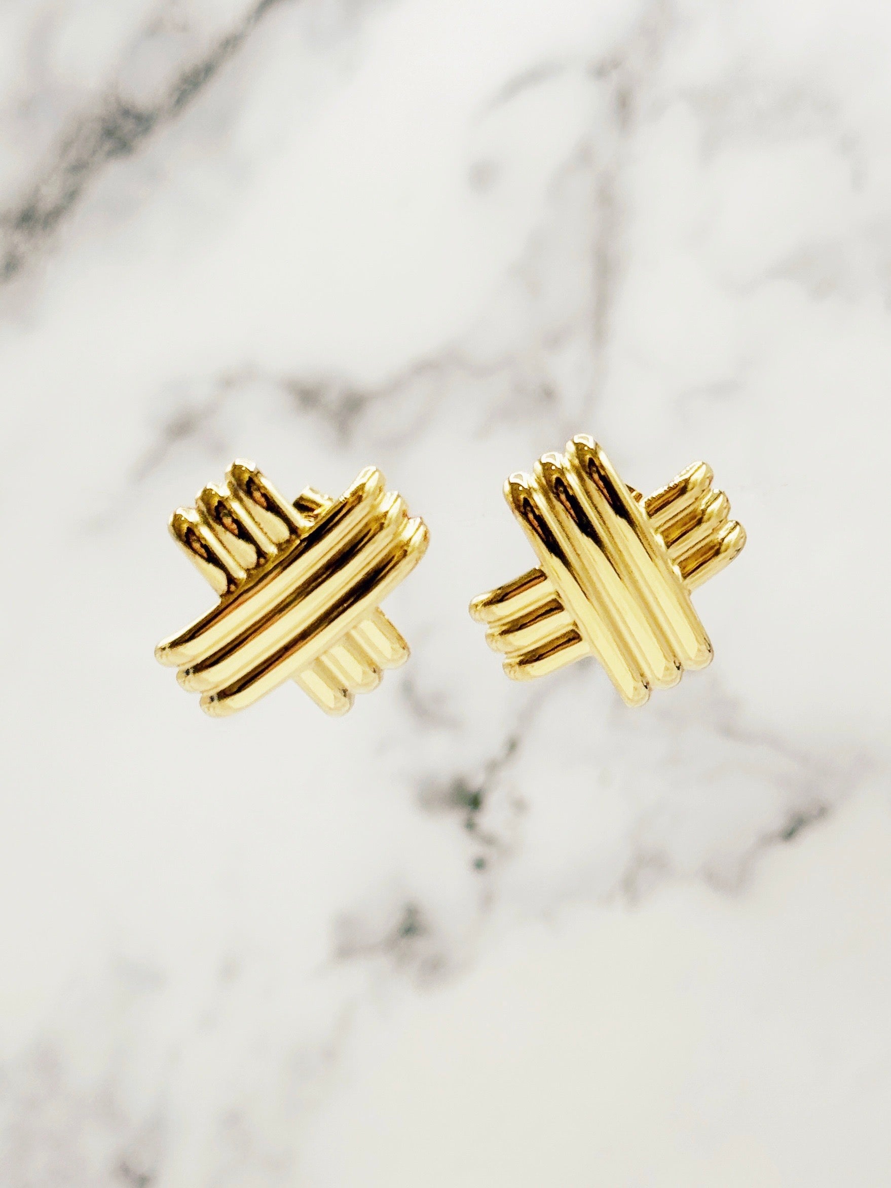 The Criss-Cross Earrings in Gold
