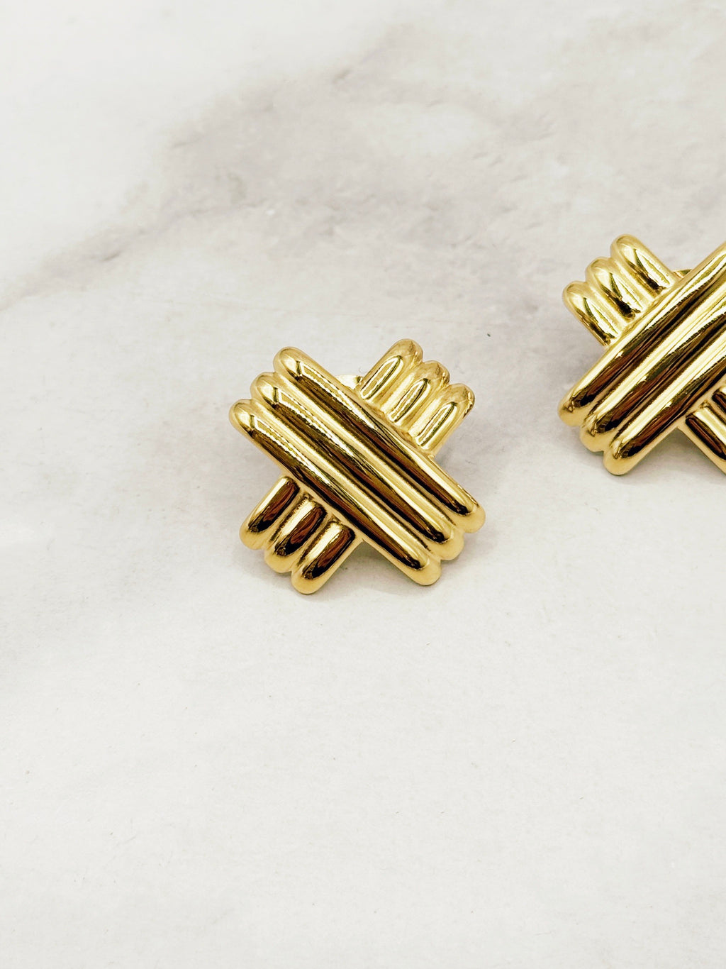 The Criss-Cross Earrings in Gold